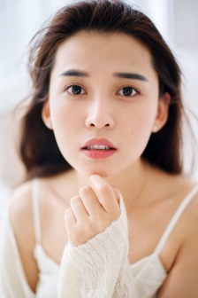 舌头在小豆豆上磨咬吸